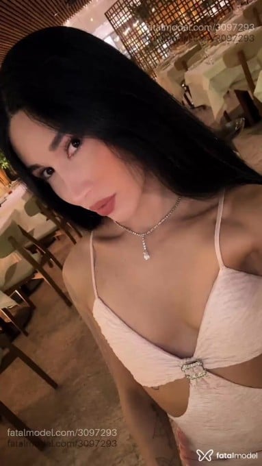 Acompanhante mulher trans morena (o) de olhos pretos - Sophia Acompanhante mulher trans morena (o) de olhos pretos - Sophia