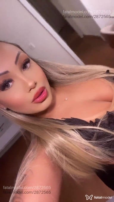 Acompanhante mulher com cabelo colorido de olhos castanhos em Pelotas - Luara
