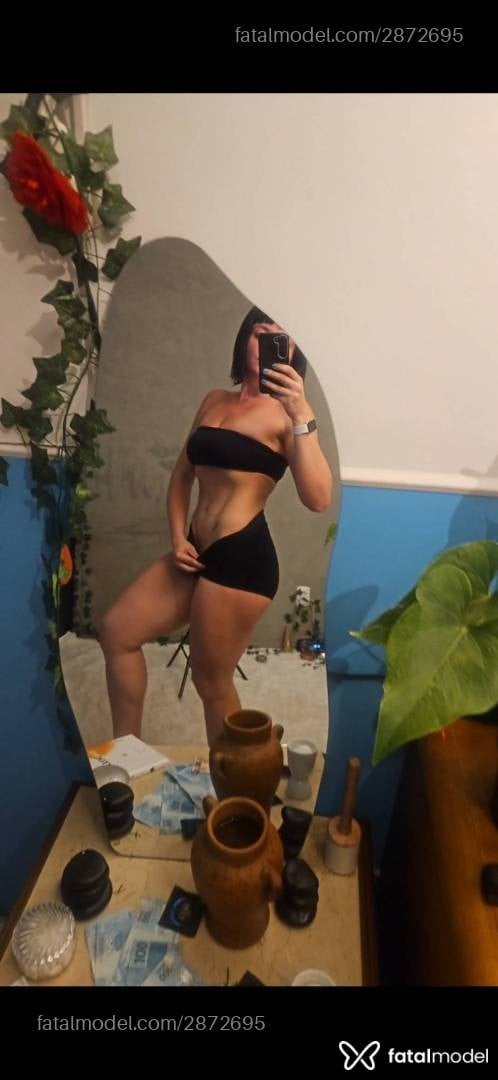 Acompanhante mulher morena (o) de olhos pretos - Bianca