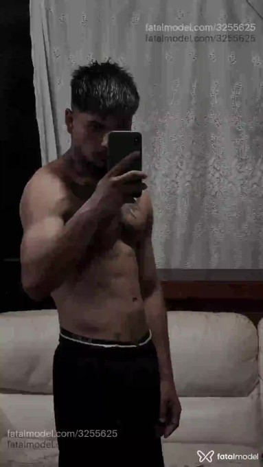 Acompanhante homem morena (o) de olhos pretos em Virtual Acompanhante homem morena (o) de olhos pretos em Virtual - Meclove