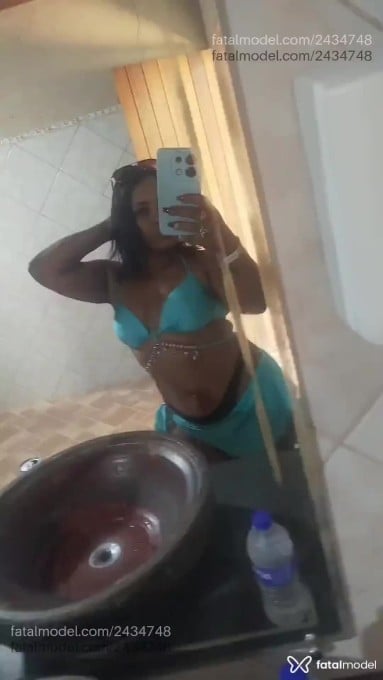 Acompanhante mulher morena (o) de olhos castanhos em Belo Horizonte - Preta