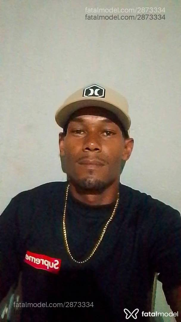 Acompanhante homem morena (o) de olhos castanhos - Yury