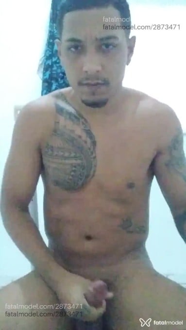 Acompanhante homem morena (o) de olhos castanhos em Serra - Morenotatuado
