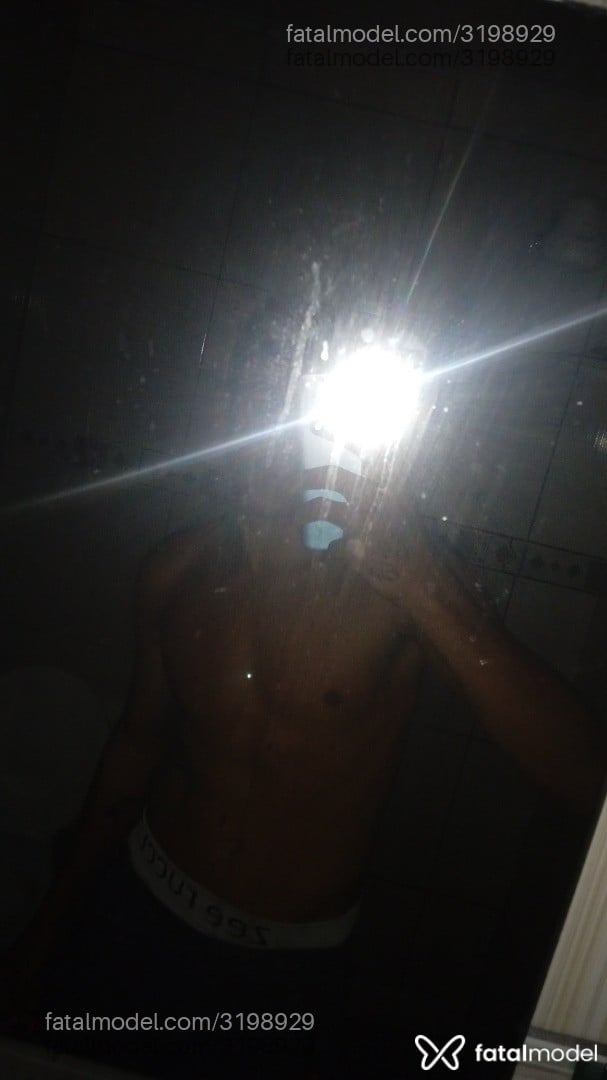 Acompanhante homem com cabelo castanho de olhos pretos em Vitória da Conquista - Brinquedinho