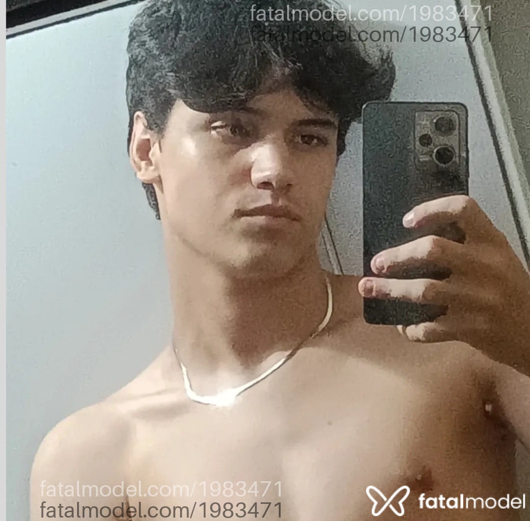 Acompanhante homem morena (o) de olhos castanhos em Balneário Camboriú - RICK