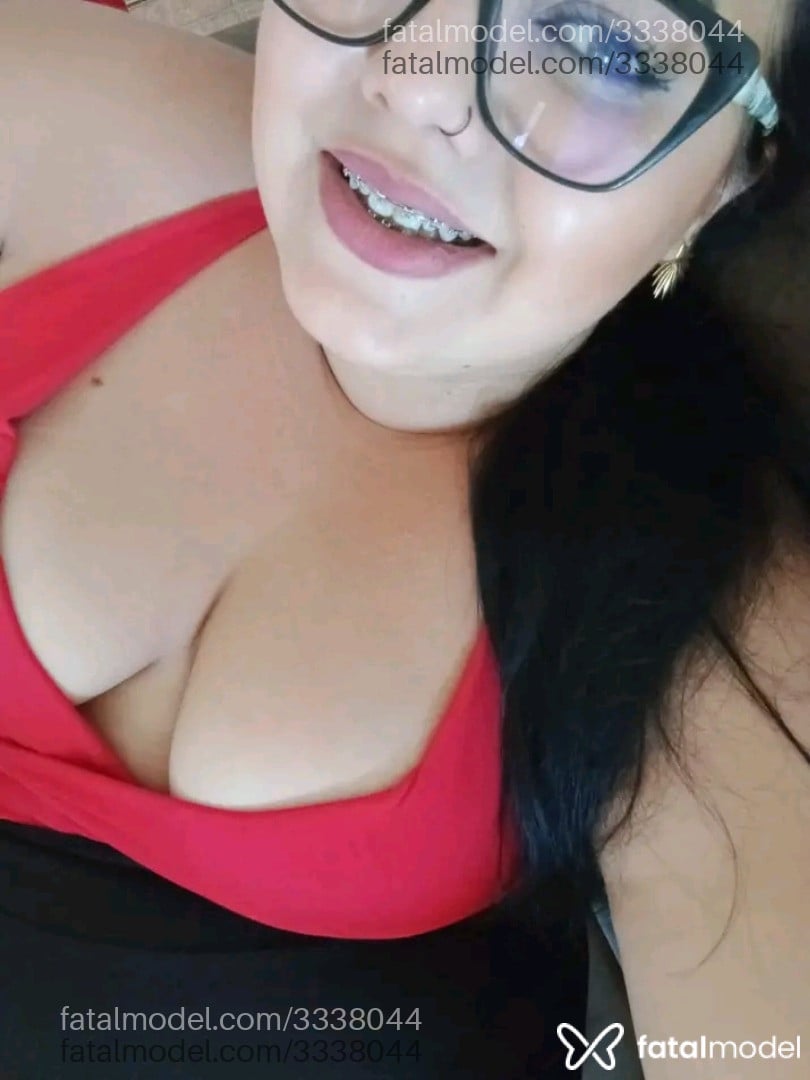 Acompanhante mulher morena (o) de olhos castanhos - Milinha Acompanhante mulher morena (o) de olhos castanhos - Milinha