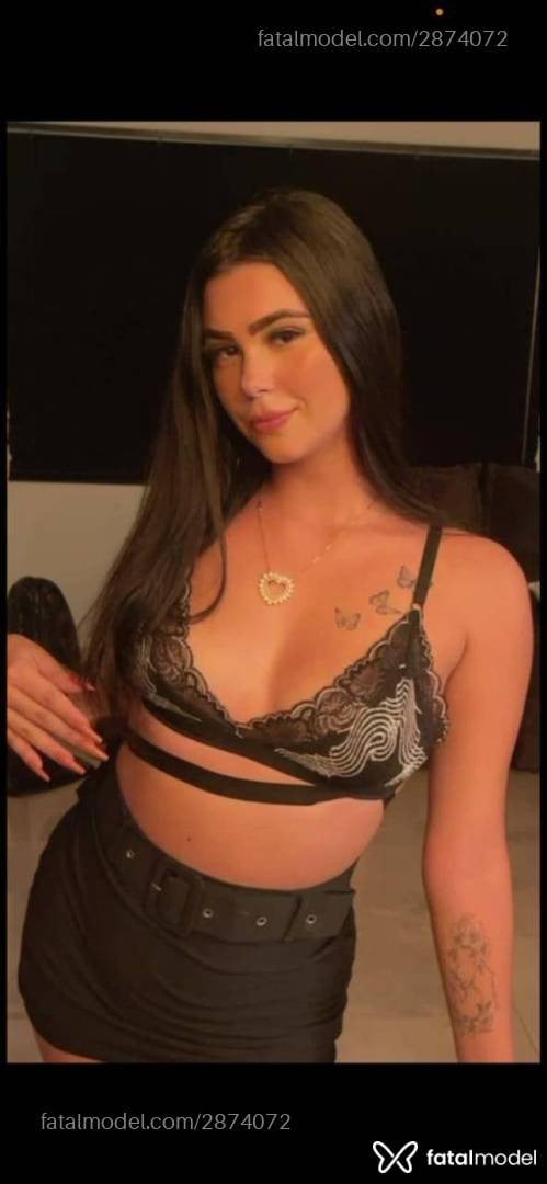 Acompanhante mulher morena (o) de olhos mel - Heloísa Vicente Acompanhante mulher morena (o) de olhos mel - Heloísa Vicente