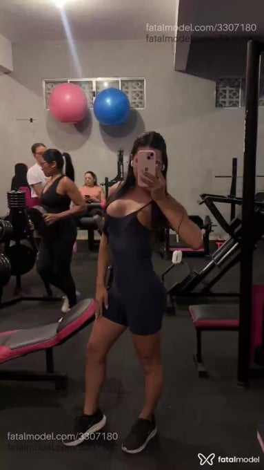Acompanhante mulher trans com cabelo castanho de olhos castanhos em Virtual - Valentina Cruz