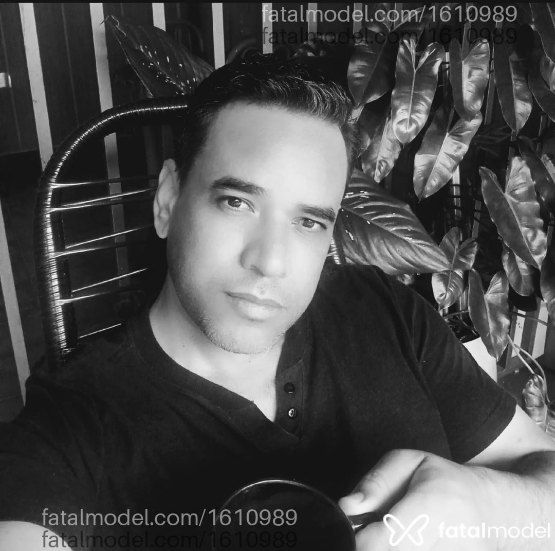 Acompanhante homem com cabelo castanho de olhos castanhos em Maringá - Rony cavallheiro
