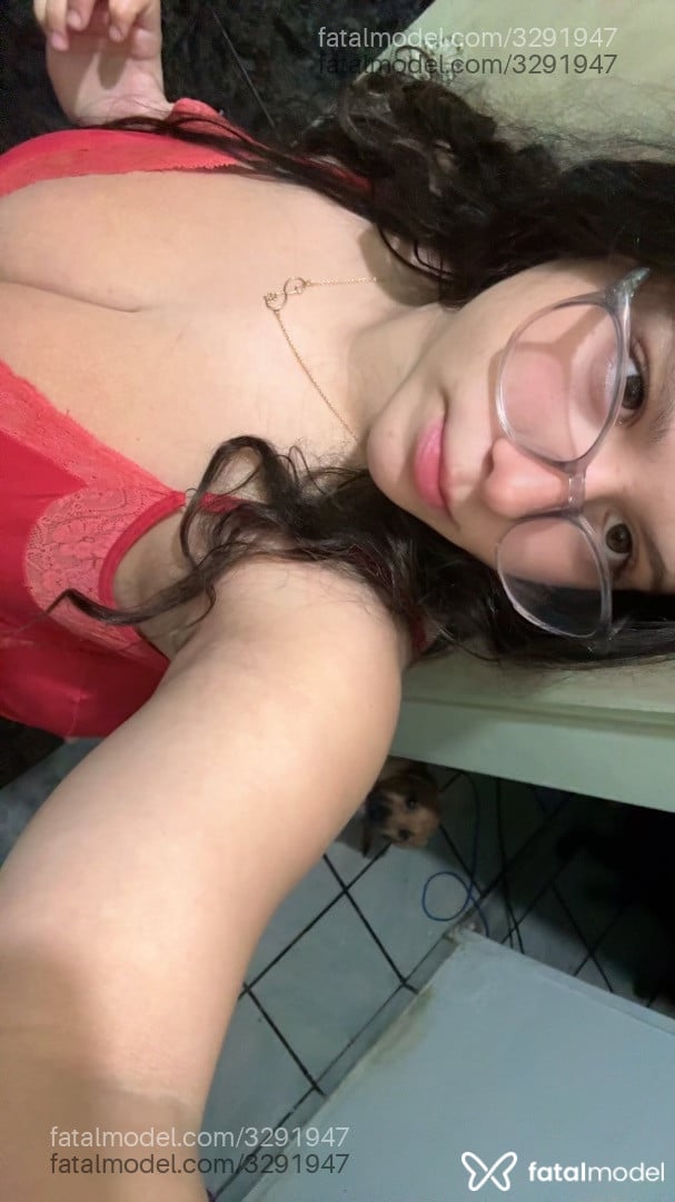 Acompanhante mulher com cabelo castanho de olhos castanhos em Contagem - Namida