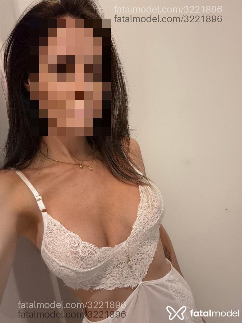 Acompanhante mulher com cabelo castanho de olhos verdes em Porto Alegre - Sophia Ferrari
