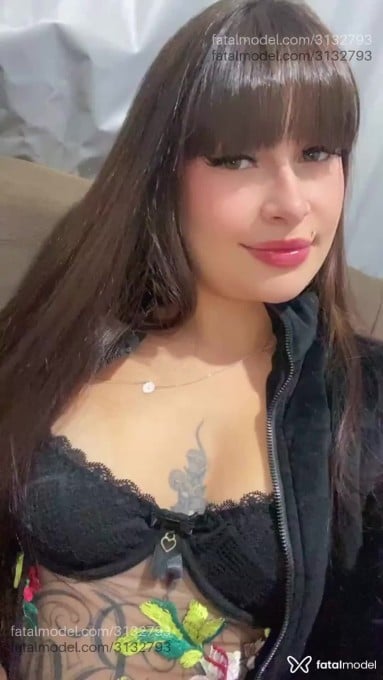 Acompanhante mulher com cabelo castanho de olhos verdes em Quedas do Iguaçu Acompanhante mulher com cabelo castanho de olhos verdes em Quedas do Iguaçu - Jade Larissa