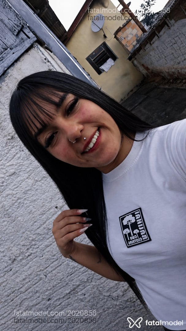 Acompanhante mulher morena (o) de olhos pretos - Sarah Savóia Acompanhante mulher morena (o) de olhos pretos - Sarah Savóia