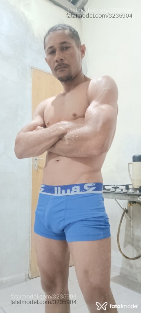 Acompanhante homem com cabelo castanho de olhos castanhos em Barra Mansa Acompanhante homem com cabelo castanho de olhos castanhos em Barra Mansa - Lindin