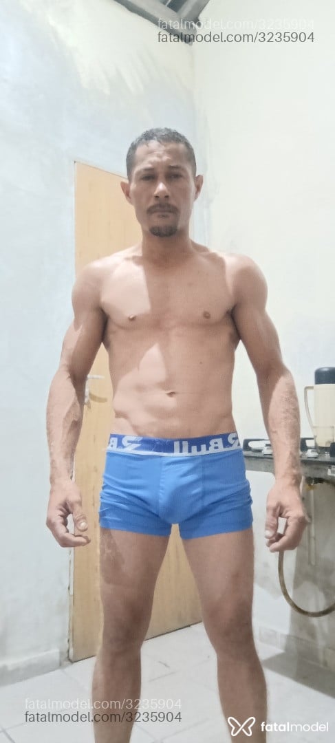 Acompanhante homem com cabelo castanho de olhos castanhos em Barra Mansa Acompanhante homem com cabelo castanho de olhos castanhos em Barra Mansa - Lindin