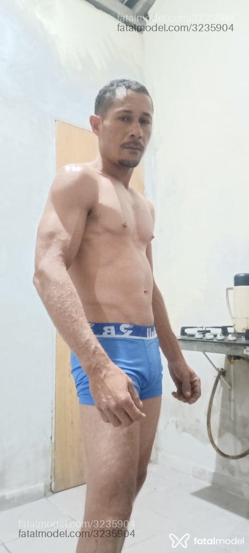 Acompanhante homem com cabelo castanho de olhos castanhos em Barra Mansa Acompanhante homem com cabelo castanho de olhos castanhos em Barra Mansa - Lindin