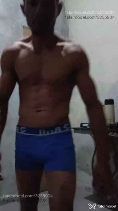 Acompanhante homem com cabelo castanho de olhos castanhos em Barra Mansa Acompanhante homem com cabelo castanho de olhos castanhos em Barra Mansa - Lindin
