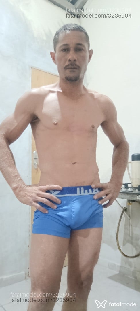Acompanhante homem com cabelo castanho de olhos castanhos em Barra Mansa Acompanhante homem com cabelo castanho de olhos castanhos em Barra Mansa - Lindin