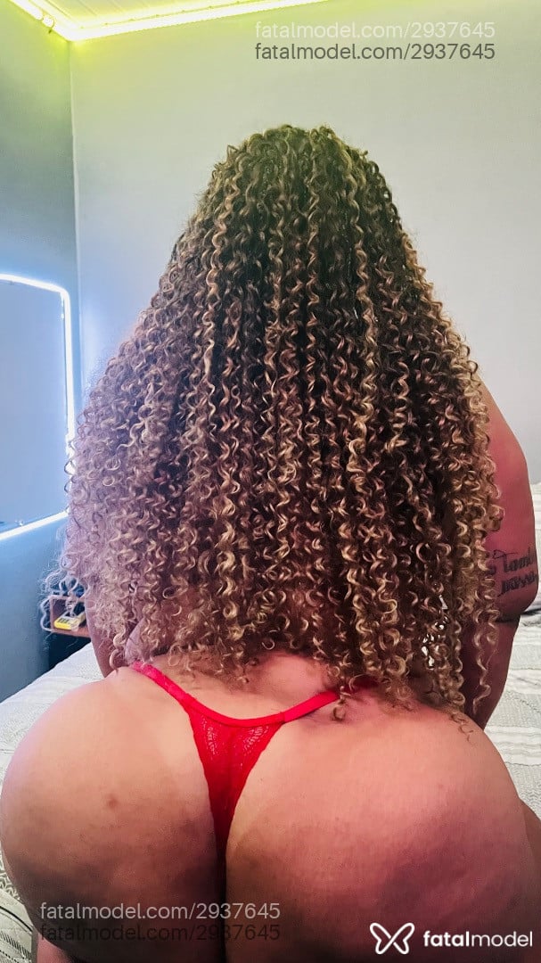 Acompanhante mulher com cabelo colorido de olhos castanhos - Michelle Acompanhante mulher com cabelo colorido de olhos castanhos - Michelle