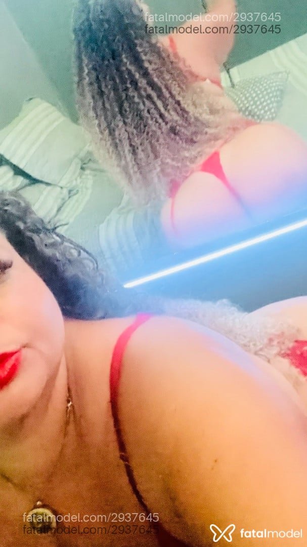 Acompanhante mulher com cabelo colorido de olhos castanhos - Michelle Acompanhante mulher com cabelo colorido de olhos castanhos - Michelle