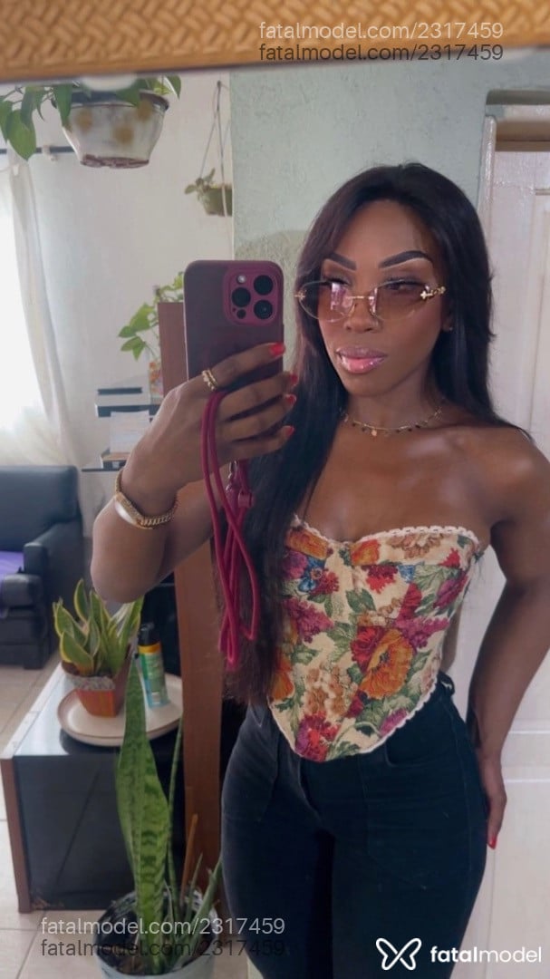 Acompanhante mulher com cabelo castanho de olhos pretos em São Paulo - Pretarara