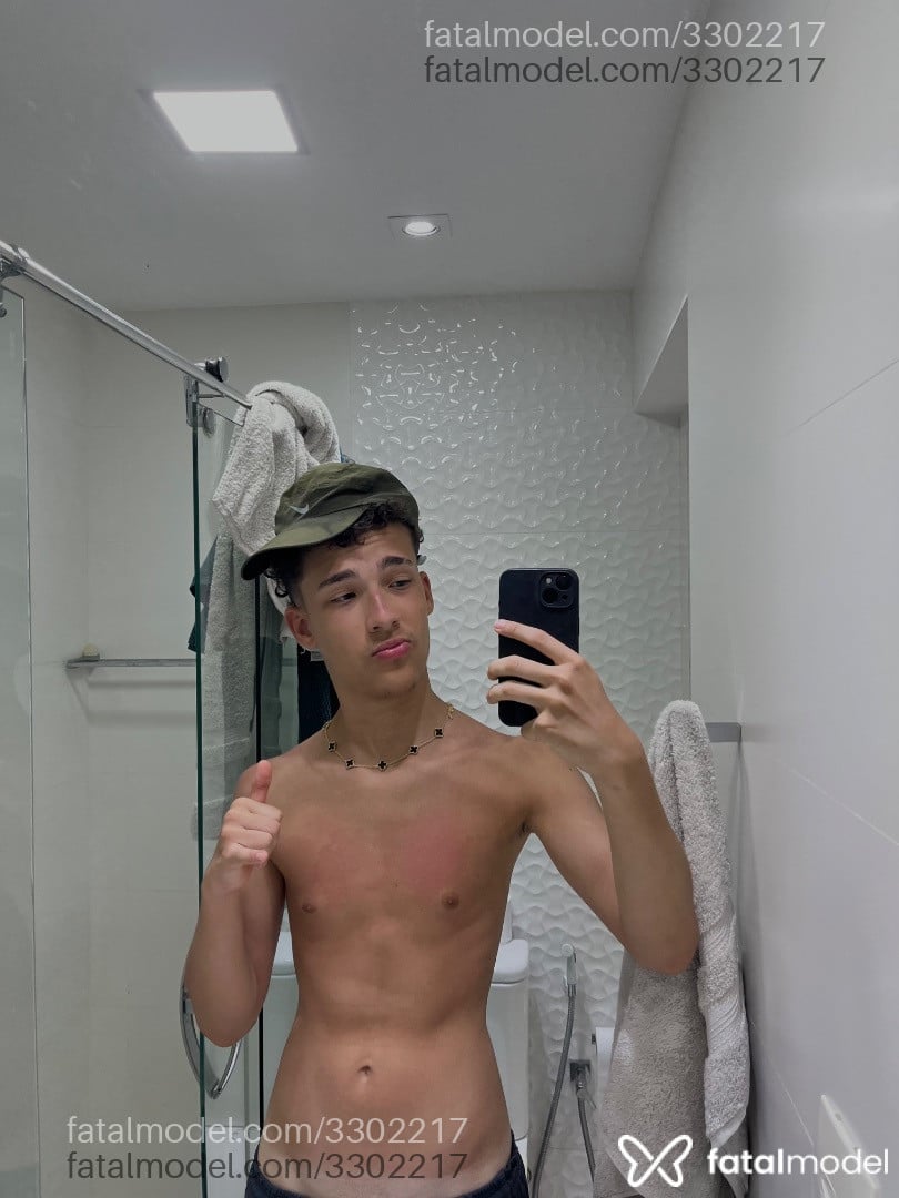 Acompanhante homem com cabelo castanho de olhos castanhos - Rapozo