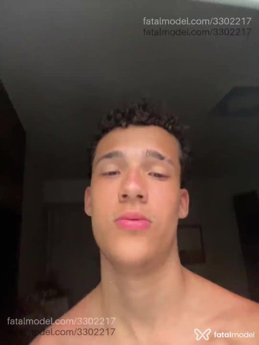 Acompanhante homem com cabelo castanho de olhos castanhos - Rapozo