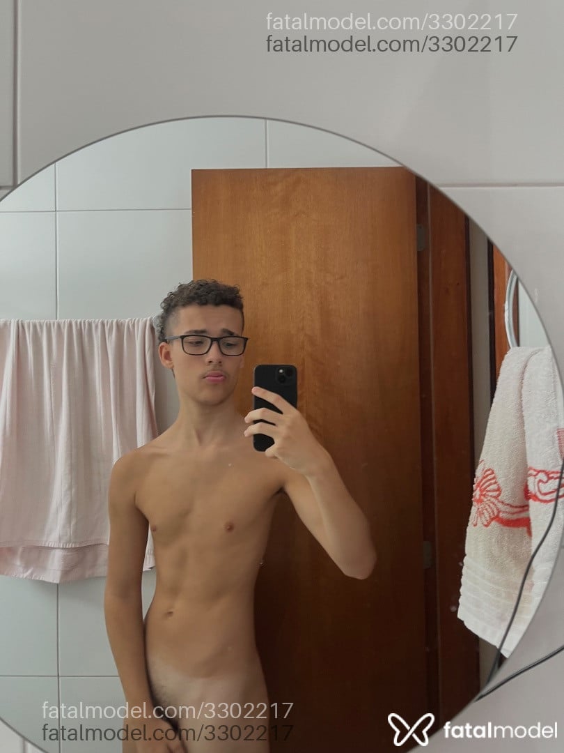 Acompanhante homem com cabelo castanho de olhos castanhos - Rapozo