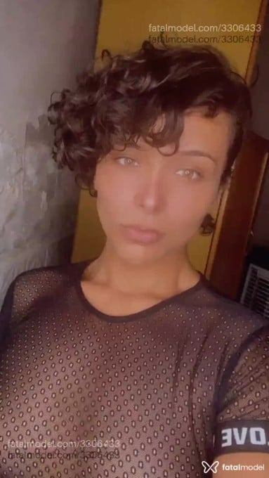 Acompanhante mulher trans com cabelo castanho de olhos verdes - Bruna Lizzie Acompanhante mulher trans com cabelo castanho de olhos verdes - Bruna Lizzie