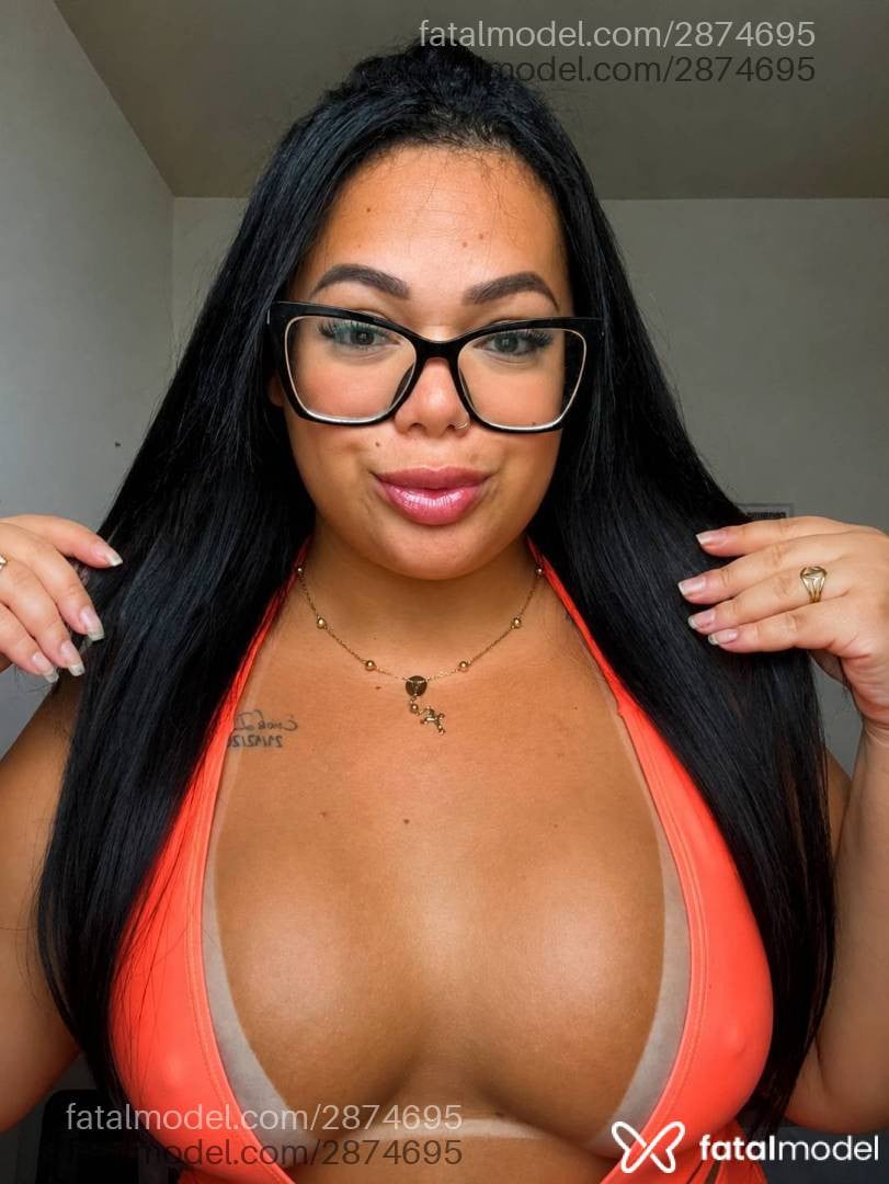 Acompanhante mulher morena (o) de olhos castanhos - Luiza