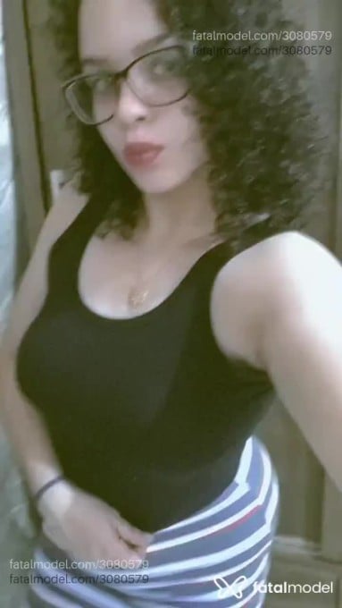 Acompanhante mulher com cabelo castanho de olhos castanhos em Guarujá - Beatriz