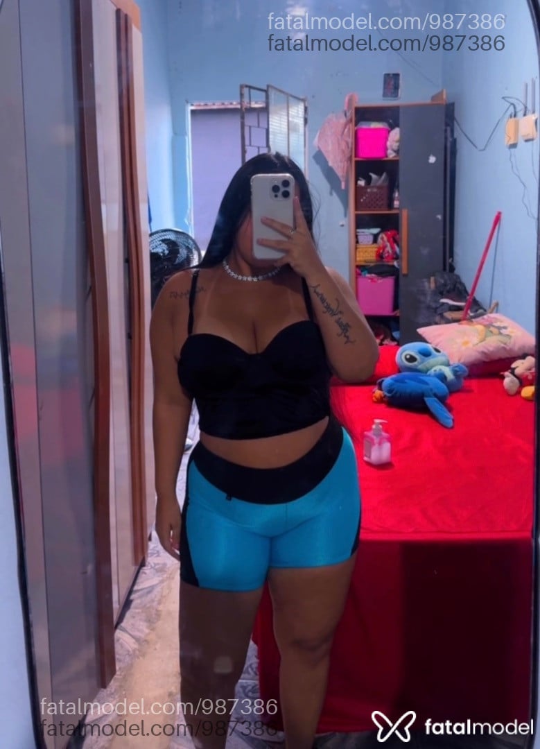 Acompanhante mulher com cabelo castanho de olhos cinza em Maceió - Letícia Ferraz