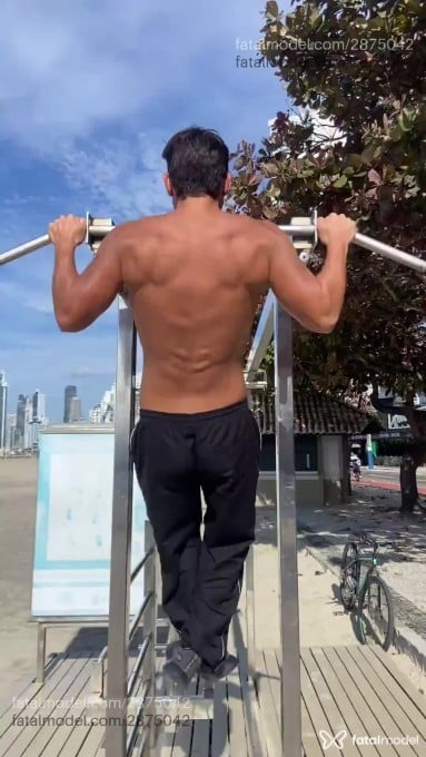 Acompanhante homem com cabelo castanho de olhos castanhos em Balneário Camboriú - Gabriel Sudré