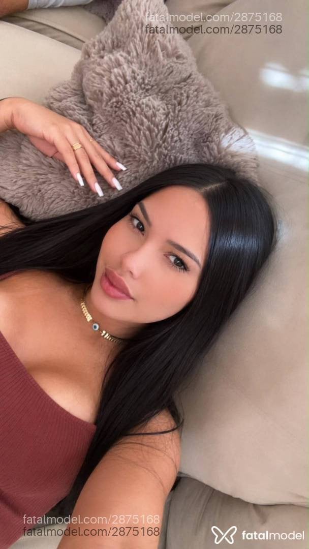 Acompanhante mulher com cabelo castanho de olhos castanhos - Tainá