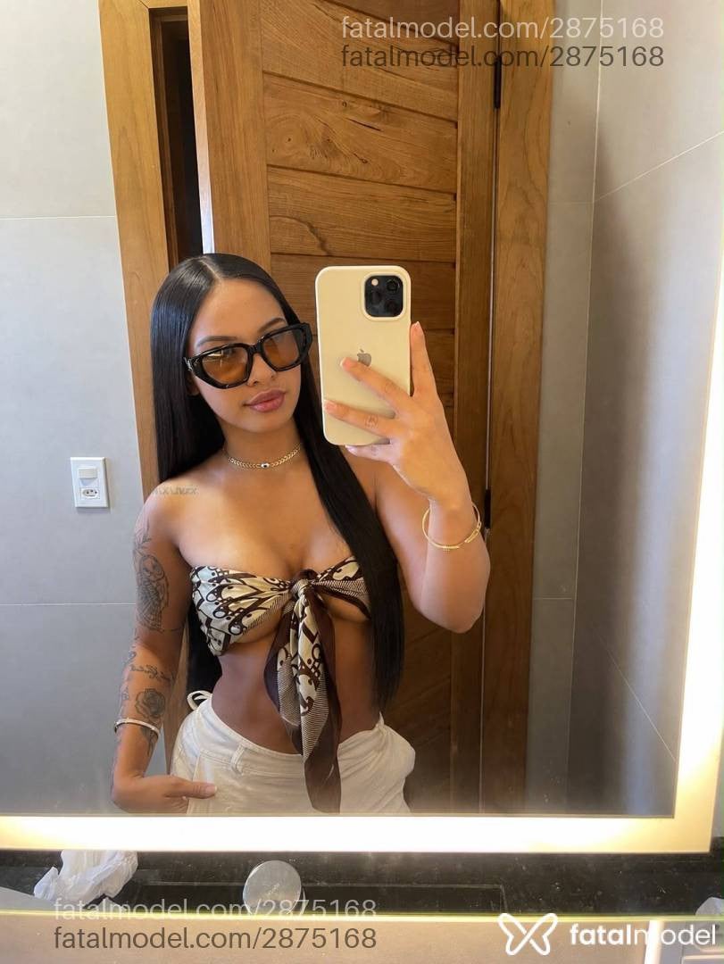 Acompanhante mulher com cabelo castanho de olhos castanhos - Tainá