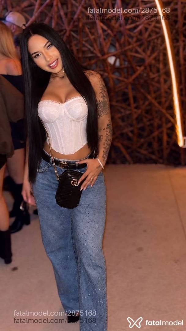 Acompanhante mulher com cabelo castanho de olhos castanhos - Tainá