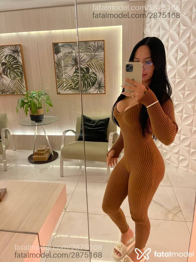 Acompanhante mulher com cabelo castanho de olhos castanhos - Tainá