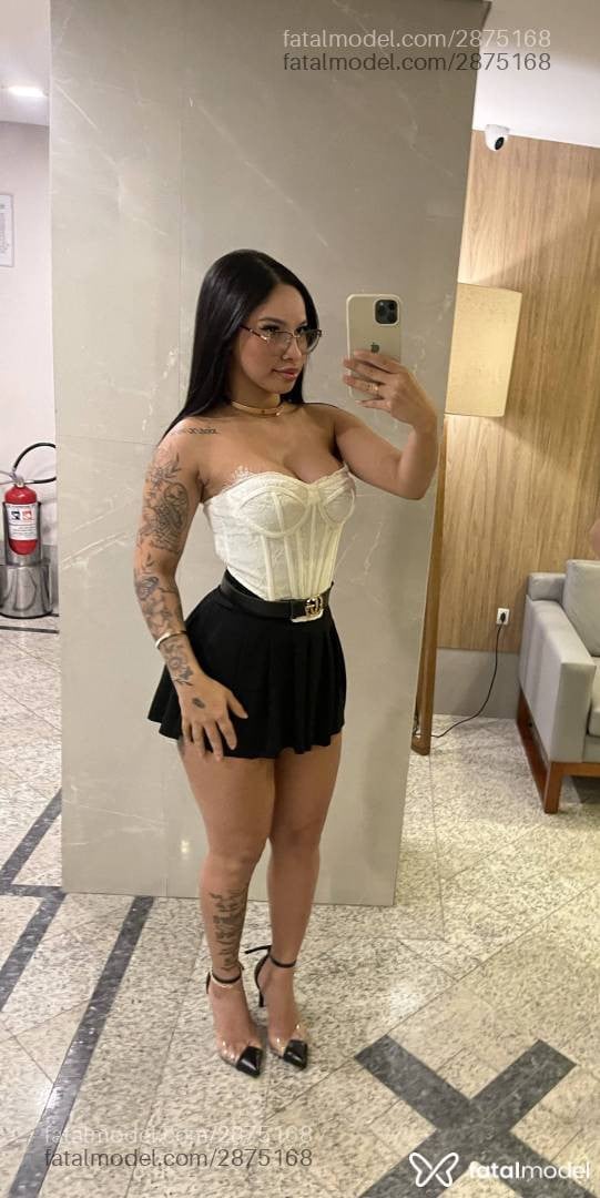 Acompanhante mulher com cabelo castanho de olhos castanhos - Tainá
