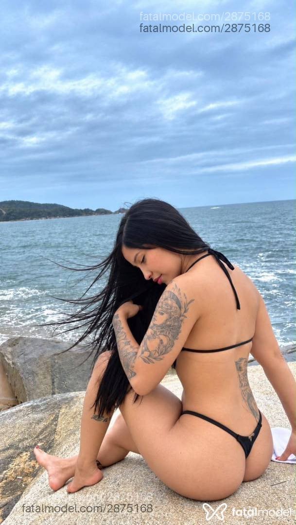Acompanhante mulher com cabelo castanho de olhos castanhos - Tainá
