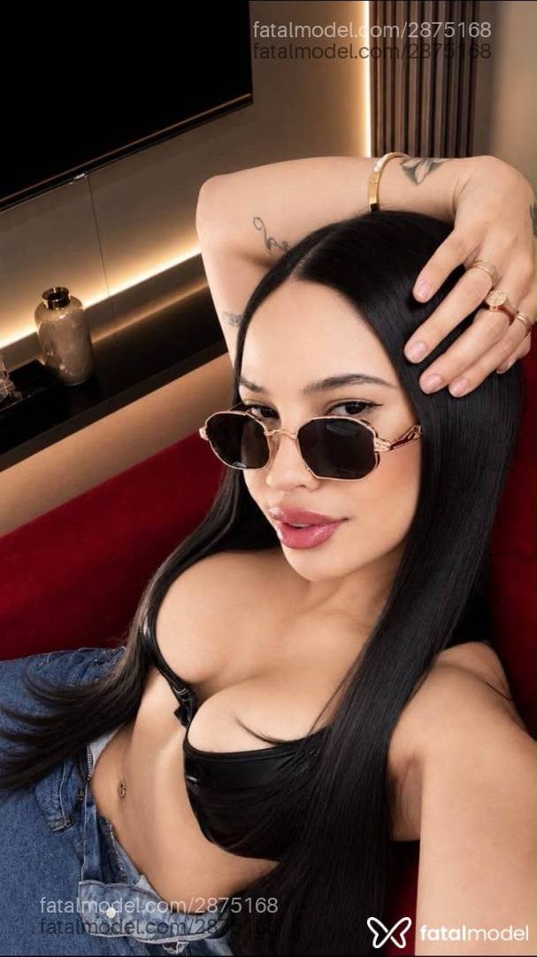 Acompanhante mulher com cabelo castanho de olhos castanhos - Tainá