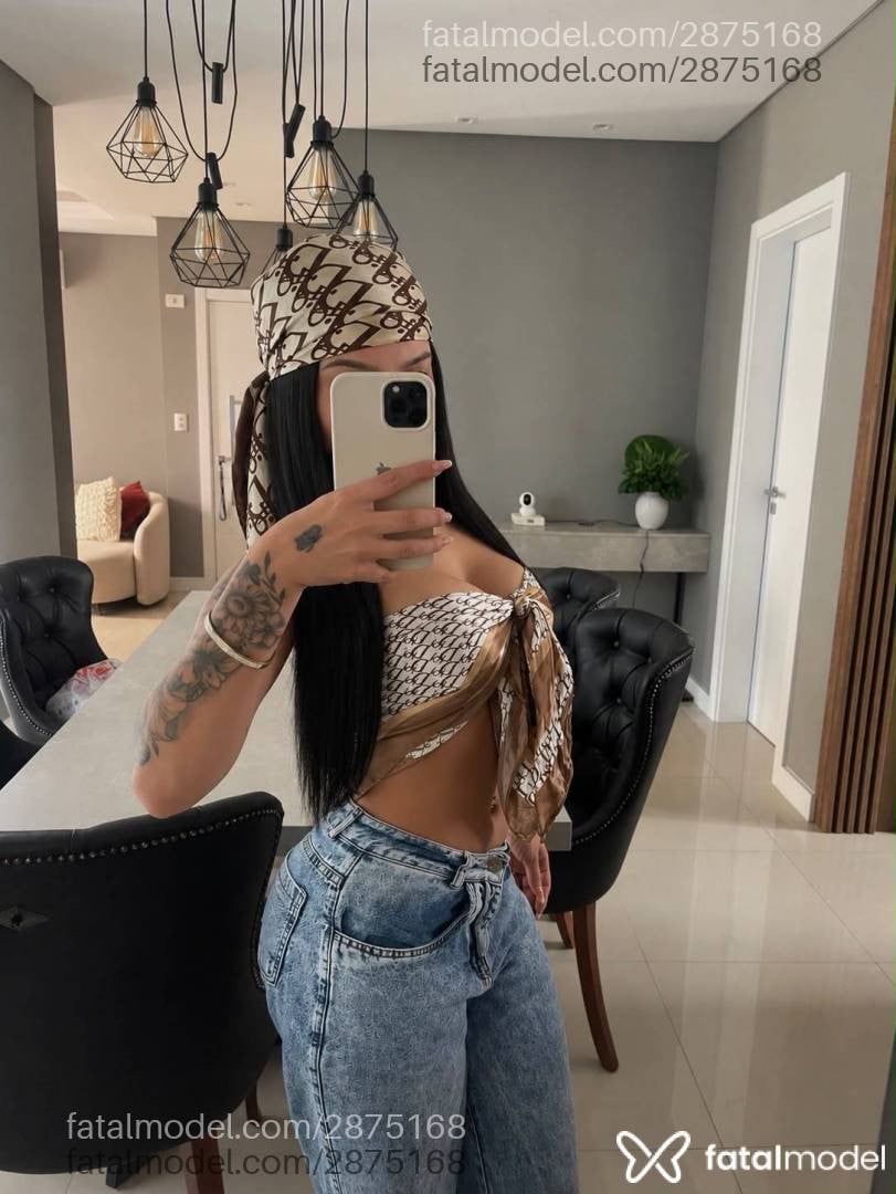 Acompanhante mulher com cabelo castanho de olhos castanhos - Tainá