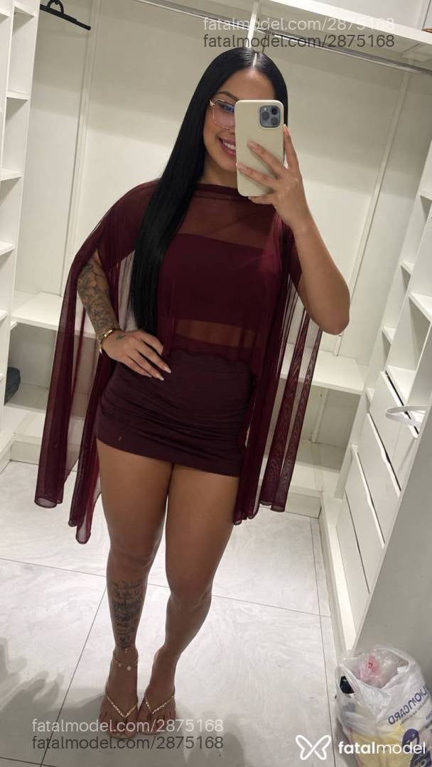 Acompanhante mulher com cabelo castanho de olhos castanhos - Tainá