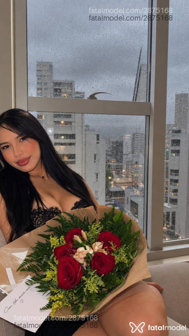Acompanhante mulher com cabelo castanho de olhos castanhos - Tainá
