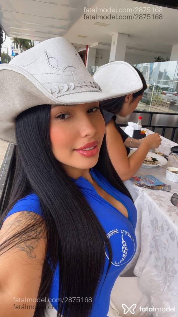 Acompanhante mulher com cabelo castanho de olhos castanhos - Tainá