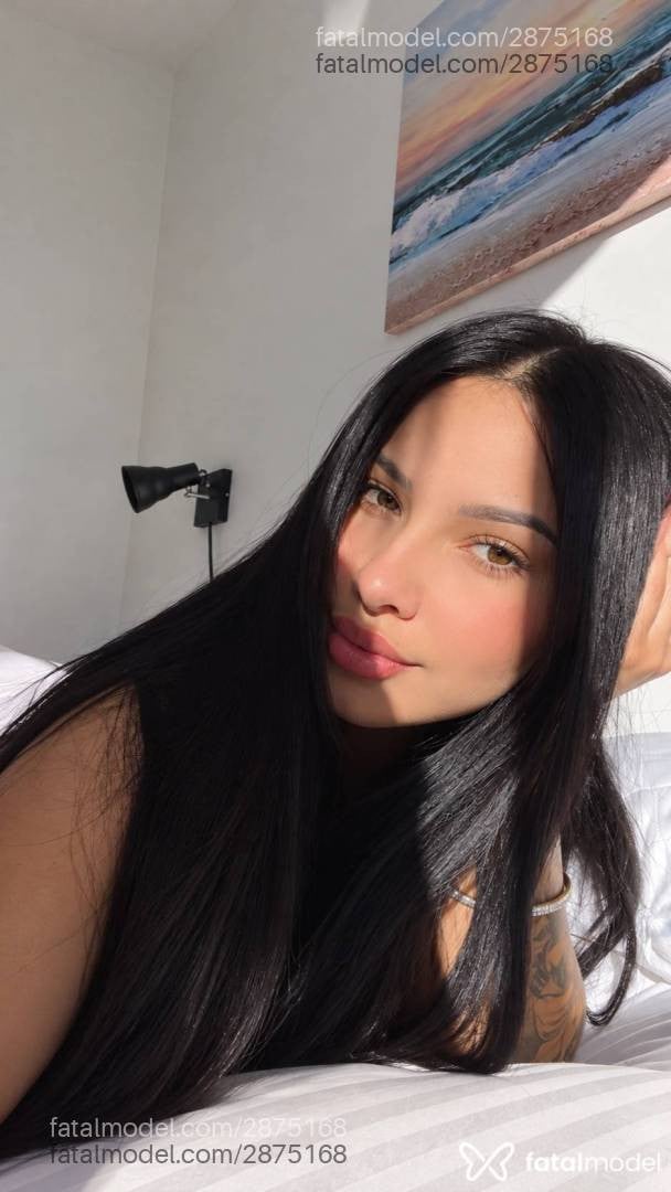 Acompanhante mulher com cabelo castanho de olhos castanhos - Tainá