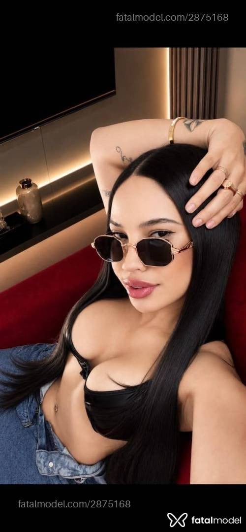 Acompanhante mulher com cabelo castanho de olhos castanhos - Tainá