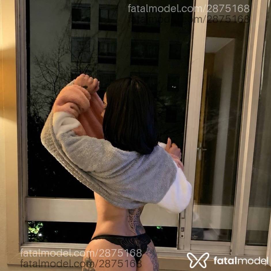 Acompanhante mulher com cabelo castanho de olhos castanhos - Tainá