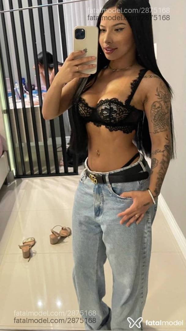 Acompanhante mulher com cabelo castanho de olhos castanhos - Tainá