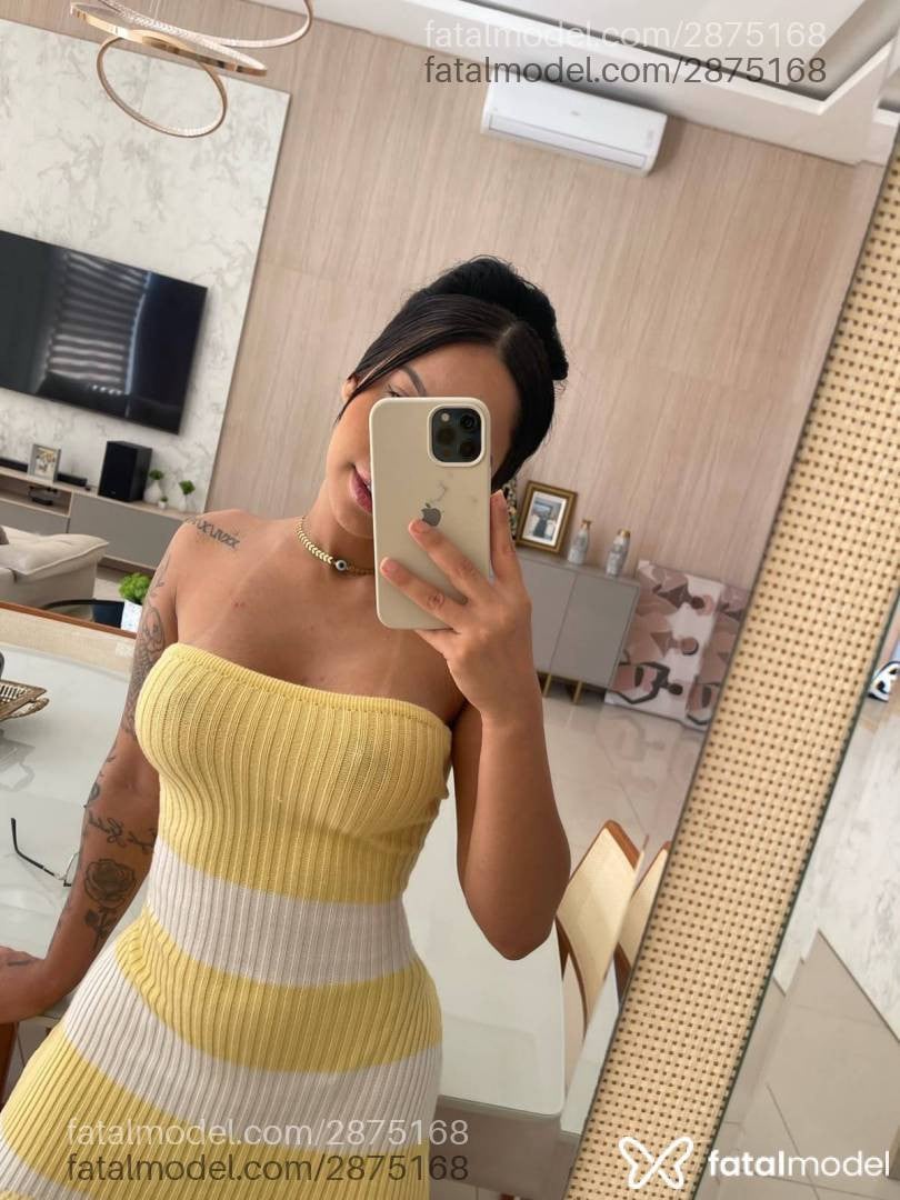 Acompanhante mulher com cabelo castanho de olhos castanhos - Tainá