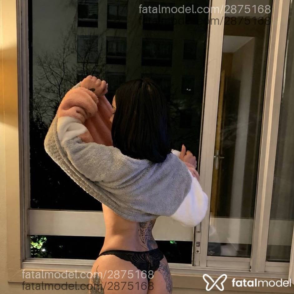 Acompanhante mulher com cabelo castanho de olhos castanhos - Tainá